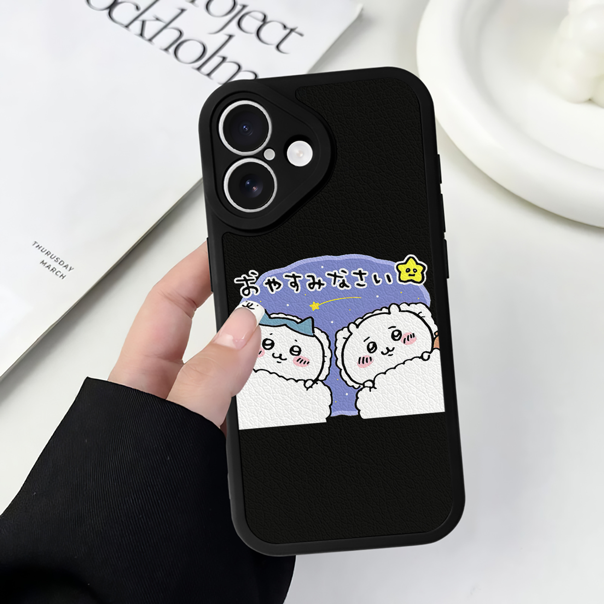 （画像用） ちいかわ ハチワレ Chii-kawa hachiware 【iPhone 16シリーズ対応】シリコンスマホケース（レザー調） 材質：シリコン